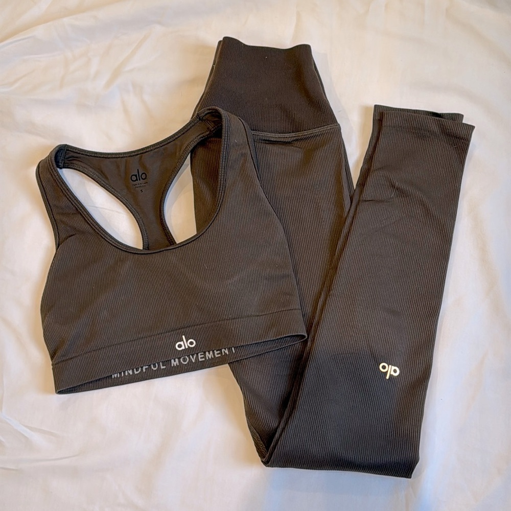Alo Yoga Espresso Ribbed Set 🤎🤎 | small
